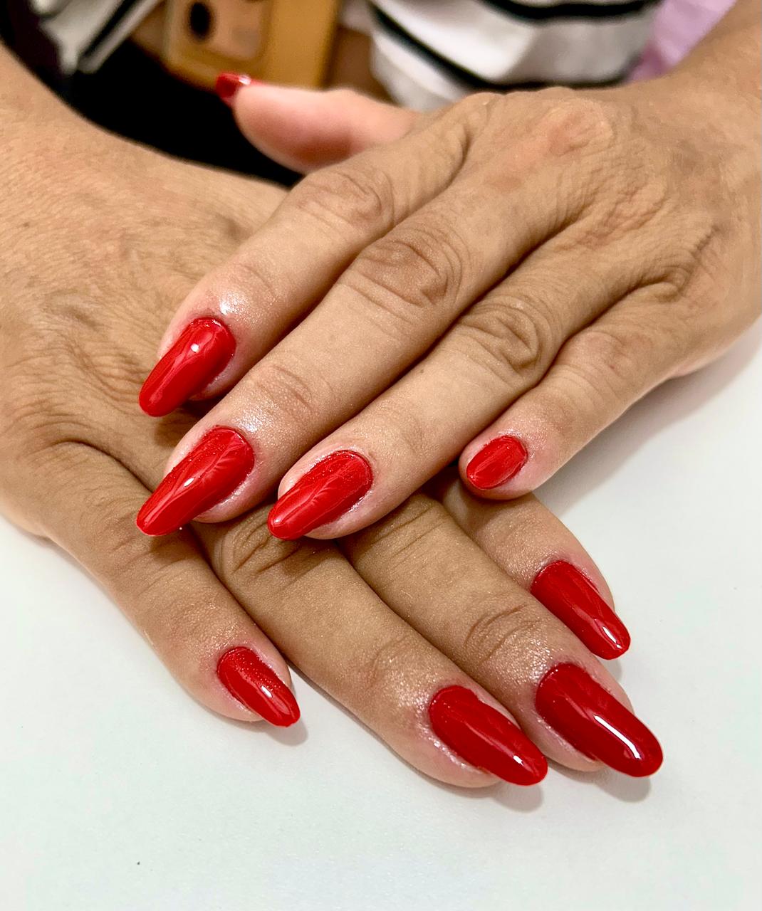 Esmaltação vermelho clássico